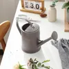 Les équipements d'arrosage peuvent pulvériser la bouilloire de fleur de pot d'eau de jardin