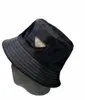 Cappelli a tesa larga 2023 Cappello da donna Cappello a secchiello in nylon Cappelli neri in metallo New Fashion Luxury Men Hat Primavera Estate Cappello da spiaggia all'aperto Design New J230520