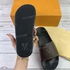 Slippers moda mula à beira -mar homens deslizam sandálias de designer tênis de luxo de luxo verão largo escorregadio de espessura sandal