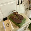 SANDALIAS DE CUERO DOBLE G 746030 Sandalia plana de diseñador 5 mm de altura Zapatos de playa de verano Italia Zapatillas de lujo Chanclas clásicas para mujer