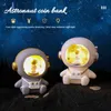 Nouvelles Figurines 1 pc Mignon Créatif Enfants Astronaute Tirelire Dessin Animé Anime Spaceman Vinyle Pièce Billet De Banque Tirelire Cadeau Argent Coffre-fort Décor À La Maison G230523