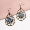 Baumelnde Ohrringe Kronleuchter Ins Antikgold aushöhlen Blume Bunte Harzsteine Piercing Tropfen Vintage koreanische Mode Frauen Party J