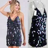 2023 Design européen et américain Mode Printemps / Été Nouveau V profond Dos ouvert Sangle Taille haute Robe Discothèque Paillettes Jupe courte pour les femmes