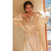 Kvinnors sömnkläder vit sömnklänning Ice Silk Robe Nightgown Långärmfjäderfjäder Homedress Lounge Loose Cardigan Bathrobe Home Clothing