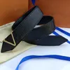 Cintura di design da uomo di lusso Cinture a V in pelle di vacchetta Moda Modello con ondulazione dell'acqua Cintura in oro Iniziali con fibbia stampata al laser 38mm Nuovo