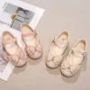 Tênis tênis sapatos de couro de couro primavera outono pérola arco garotinha salto plano kids princesa 230522