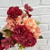 Dekorativa blommor Högkvalitativ mini Carnation 7 Heads Silks Artificial Centerpieces Wedding Balcony Table Decoration For Home DIY BUUKETS