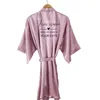 Damen-Nachtwäsche, schnelle individuelle Namens-, Datums-, Hochzeit-Kimono-Robe, personalisiertes Schreiben, Mauve-Satin, kurz, Brautparty, Geschenk für Frauen, die sich vorbereiten