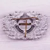Broscher mössa kransmärke hi-q grossiststift för ryggsäckar emaljstift märken på ryggsäck söta kvinnor lapel mode smycken