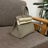 Borsa tote BK Cucita a mano con filo di cera color miele Home Togo Pelle di vitello Borsa a mano con fibbia in pelle grigio elefante