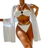 Moda de banho feminina Três peças de biquíni feminina define biquínis de maiô brasileiro de cintura baixa branca com encobrimentos longos de malha Sexy Bandeau