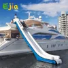 Équipement de jeu d'eau glissade de yacht d'eau gonflable / glissement de quai gonflable pour bateau