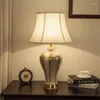 Bordslampor Jingdezhen Ceramic Lamp Bed Room Hall Foyer Study Modern Creative White Desk Reading Light TD023