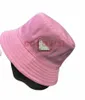 Cappelli a tesa larga 2023 Cappello da donna Cappello a secchiello in nylon Cappelli neri in metallo New Fashion Luxury Men Hat Primavera Estate Cappello da spiaggia all'aperto Design New J230520