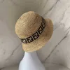 Geniş Memlu Şapkalar Cindi Kötü Şapkalar Saf Handwoven Rafya Şapkaları Orijinal Renk Mektubu Balıkçı Şapkaları Yüksek Kişilik Doğal Straw Pot Şapkaları Açık Güneş Protectio J230520