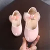 スニーカーの子供の女の子靴プリンセスバレエフラットパーティーウェディングボウノットPUレザーキッズサマー16y 230522