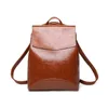 Utomhusväskor 2023 Ladies Bag Fashion Slät oljig ryggsäck Casual College Vind Back Pack Travel Student Women Leather