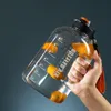 Butelki z wodą 2200 ml duża pojemność butelki z wodą Gradient Kolor Znacznik czasowy z paskiem uchwytu szerokie usta Otwarcie Sport Fitness Fitness Puchar 230522