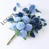 Fiori decorativi Bouquet artificiale Tavolo nordico Fiore Art Mori Decorazione soggiorno Mano che tiene palla Crisantemo