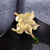 Pins Broschen SHMIK Neue Kreativität 2023 Mode Grün Strass Porträt Geprägte Brosche Damen Klassische Blume Vintage Emaille Emblem G220523