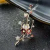 Broches Broches Mode strass tulipe fleur broche cristal perle broche bijoux vêtements accessoires bouquet femmes bijoux broche cadeau G220523