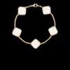 18 Stil Lüks Yonca Bilezik Logo Tasarımcı Mücevherleri Kadınlar için Cleef Love Charm Bilezik Hediyeleri Noel hediyesi Asla soluk