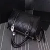 Sac de créateur Classic 32cm Bagage de voyage pour homme en cuir véritable Sacs à bandoulière de qualité supérieure Sacs à main pour homme et femme Gravure personnalisable du nom Cuir de vachette d'origine