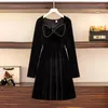 Robes décontractées 4xl Plus Femmes Vintage Bow Velvet Robe Automne Hiver 2023 Collier à manches longues Black diamant brillant