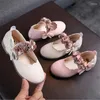 Platte schoenen prinses kinderen leer voor meisjes bloem casual glitter kinderen peuter 2023 bowknot kid sandalen