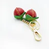 Porte-clés Mignon En Cuir De Vachette Straberry Designer De Luxe Porte-clés Pour L'artisanat Femmes Bijoux Accessoires Sac Charme Cadeau Porte Clef Femme