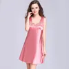 Vêtements de nuit pour femmes Ice Filar Soie Ruban Poitrine Coussin Sexy Chemise De Nuit Dames Pyjamas Femmes D'été Maison Vêtements En Gros SQ359