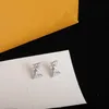 Con l'orecchino a bottone di design BOX per le donne orecchini a bottone di lusso con lettere alla moda in argento sterling placcato da donna, le ragazze adorano i gioielli dell'orecchino per il matrimonio