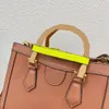 Utomhus tygväska mångsidig kvinnors väska crossbody väska bambuhandtag design metall logotyp mode handväska