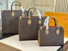 Mode Luxurys Designers Monograms Tote Bag Leather Onthego Präglade handväskor Koppling Crossbody Shoulder Bag Totes Shopping Bag Classic Style