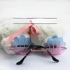 Vêtements pour chiens Ins Shell Lunettes de chat Petits lunettes de soleil Accessoires pour animaux de compagnie Miroir Personnalité Bijoux Po