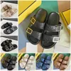 Diseñador Verano Zapatilla Colores sólidos Clásico Caucho Diapositivas Sandalias Floraciones Marrón Web Moda Hombre Zapatillas para mujer Zapatos Playa