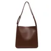 Kvällspåsar 2023 högkvalitativ axelrem med designer Brosch Women's Synthetic Leather Vintage Handbag