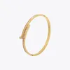Bangle Enfashion -tacks gevormd met zirkoon voor vrouwen goud kleur roestvrij staal eenvoudige armband mode oog pakkende sieraden 232336