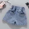 Overalls flickor denim shorts tonårsflicka sommar spetsar byxor barn bow kläder barn blommor broderi jean kort för tonåring 230609