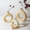 Vases Nordic Vase Circular Hollow Ceramic Donuts Flower Pot Home Living Room Decoration Ornament Interior Office Desktop Decor Gift