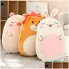 Party Hats Plush Dolls Squish Pillow Toy Animal Kawaii Dinosaur Lion mjuk stor fylld kudde valentiner gåva för barn tjej dropp del dhwiu