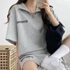 女性用トラックスーツ2PC/セット女性夏の服装レタープリント女性トラックスーツセットラペル半袖Tシャツワイドレッグショートパンツダリーウェア