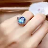 Modischer, leicht eingelegter blauer ovaler Verlobungsring für Damen
