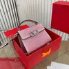 Stylowy diamentowa torba wieczorowa 7A High-end Designer Marka Lekkie luksusowe torby crossbody metalowe teksturę duże logo w stylu zwycięstwa 230524