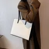 Kvällspåsar Lettside Tote för kontor Kvinnor 2023 Trend Designer Winter Big Shoulder Side Bag Vintage Ladies Top Handle Handväskor