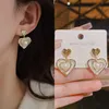 Ny klassisk imitation Pearl Heart Pendant Rostfritt stål Guldfärgörhängen för kvinnors modesmycken Enkla tillbehör