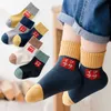 Chaussettes 5 paires / lot de coton adolescents filles bébé mode doux dessin animé mignon chaussettes chaudes ensemble automne et hiver 1-12Y enfants CN G220524 bon