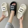 Designer Kanal Slipper Pool Strand Frau Herren Neue Europa und Amerika Frauen Mann Liebhaber Weiche Unterseite Rutschfeste Kühle Sommer H Hausschuhe78