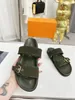 Hohe Qualität Designer Sandale Slides Sandalen für Frauen Sommer Sexy Metallknopf Outdoor Strand Frauen Schuhe Echtes Leder Schnalle Plattform Hausschuhe 35-41 mit Box