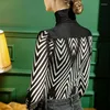 Camicette da donna T-shirt a maniche lunghe Top primaverili da donna Collo alto Camicia con fondo in pizzo Slim Fit Western Zebra Stripes Manica lunga